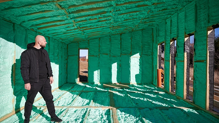 Izolație cu spumă poliuretanică pentru rulote, autorulote și tiny houses în Brăila